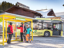 Mit dem Skibus stressfrei auf der Skipiste | © David Stocker